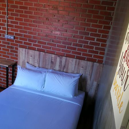 The Rise Room Κουάλα Τερενγκάνου Εξωτερικό φωτογραφία A room at the hotel