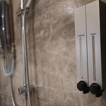 The Rise Room Κουάλα Τερενγκάνου Εξωτερικό φωτογραφία A shower dispenser